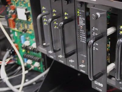 Entrada/saída do rack de harmonia ABB ControlIT™

